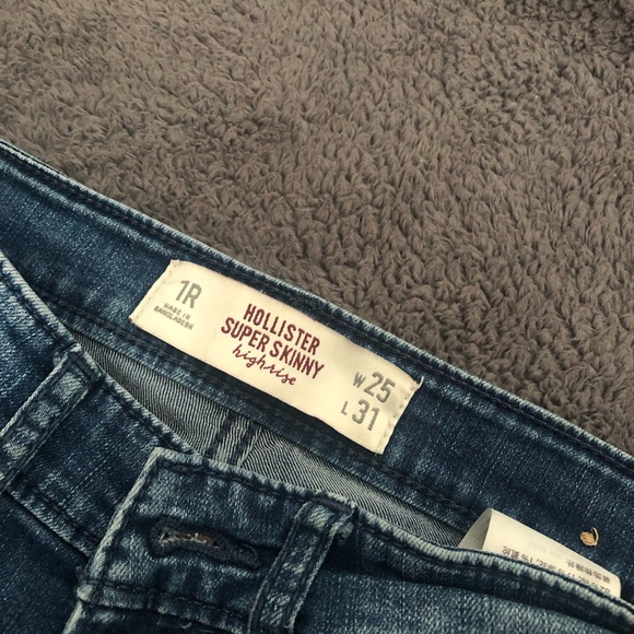 Hollister Super Skinny High Rise - Picture 2 of 4